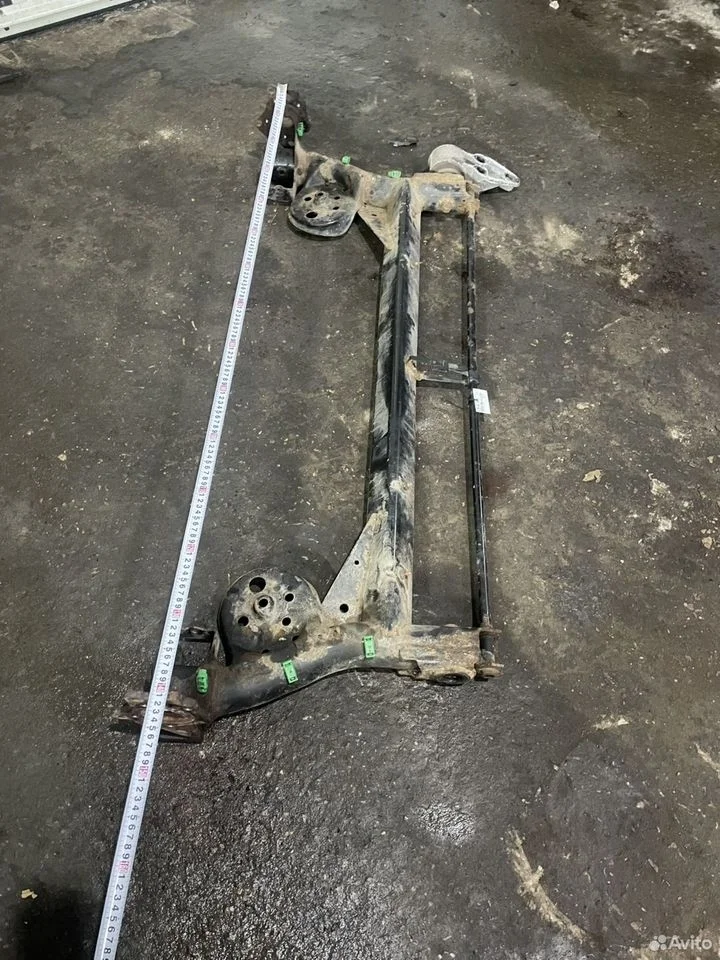 Задняя балка skoda superb 2008 г 8e0500051t