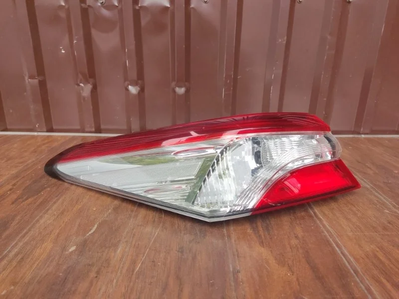 Фонарь Toyota Camry 2018-2021 70