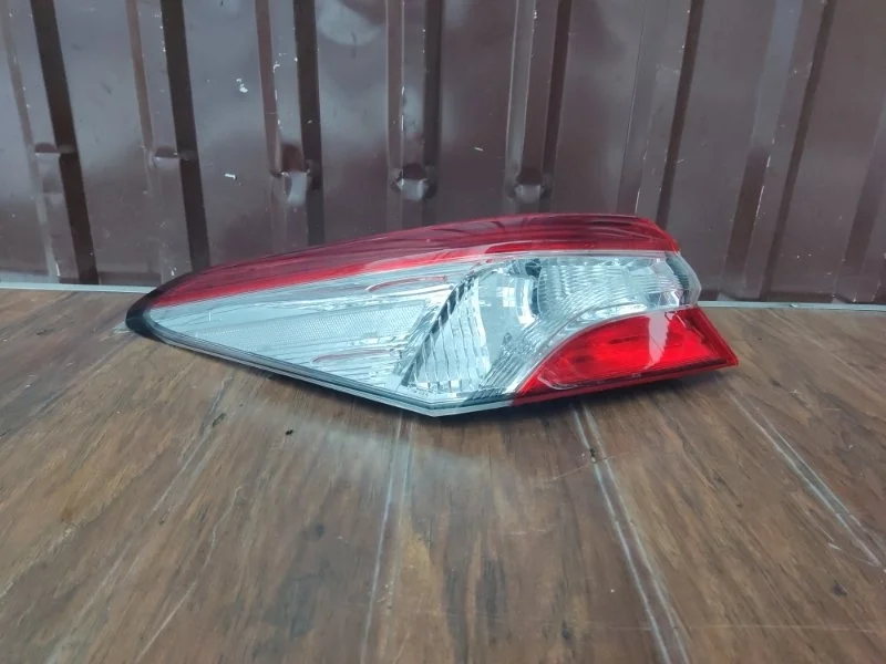 Фонарь Toyota Camry 2018-2021 70