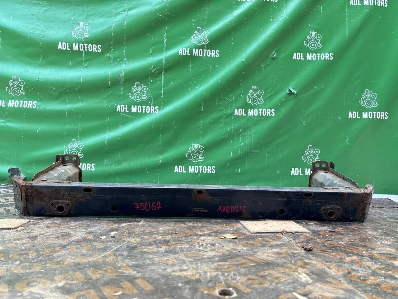 Усилитель бампера Toyota Avensis 3 2008-2015 T270