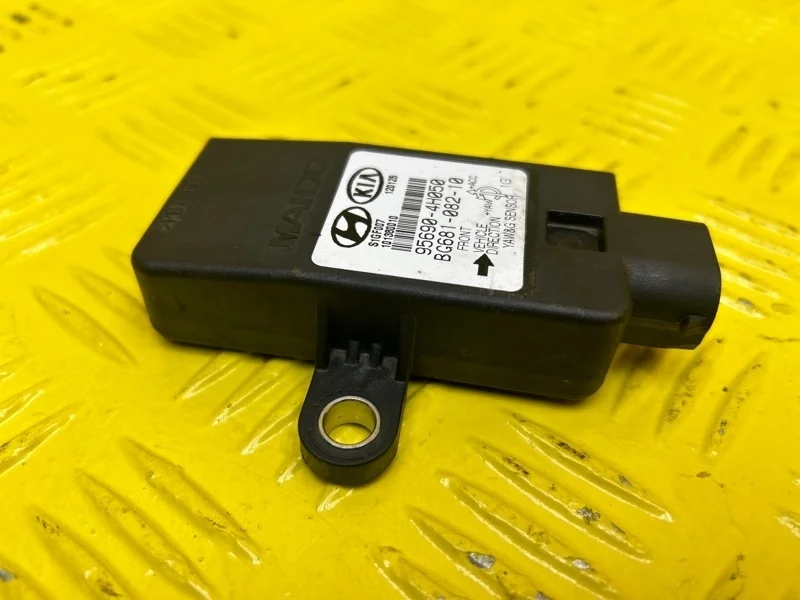 Датчик курсовой устойчивости Hyundai Grand Starex/H1 2012 956904H050 2.5 D4CB