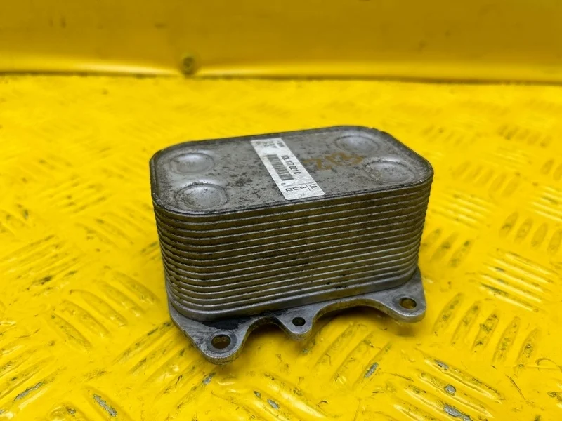 Радиатор масляный Volkswagen Passat 7 2011 03L117021C B7 2.0 CFFB