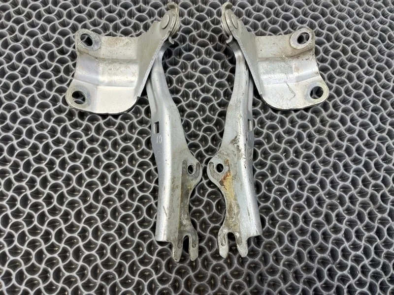 Петля капота Mazda 6 2009 GS1D52410A GH 2.0 LF