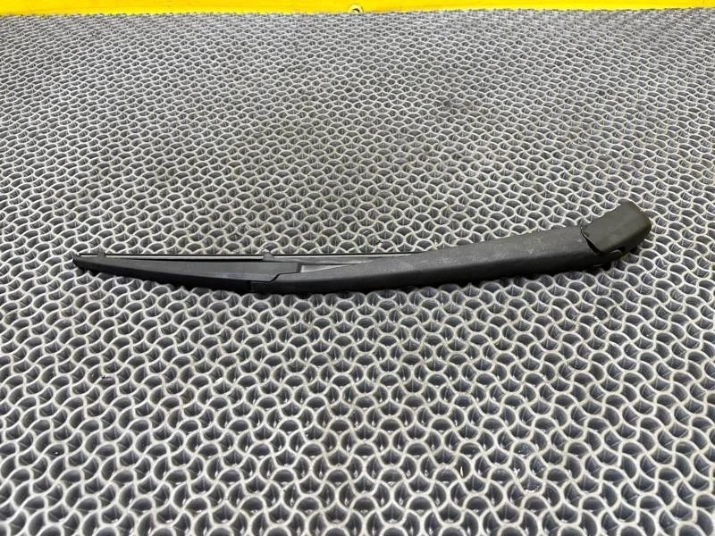 Поводок стеклоочистителя Mazda 6 2008 L20667421 GH УНИВЕРСАЛ 2.0 LF10563465, задний