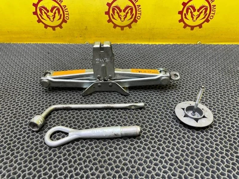 Домкрат Nissan Xtrail 2007 99550EQ56D T31 2.0 M9R