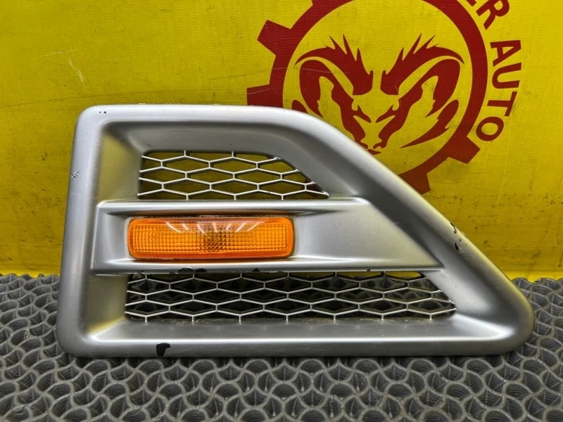 Накладка крыла Land Rover Freelander 2 2007 LR001660 2.2 EFI TC DW12, передняя левая