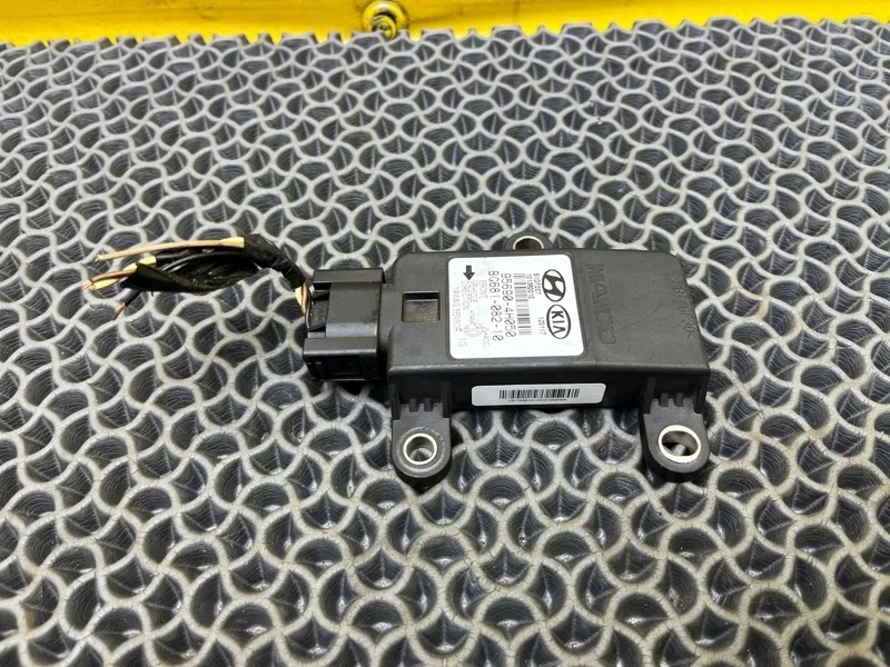 Датчик курсовой устойчивости Hyundai Grand Starex/H1 2012 956904H050 2.5 D4CB