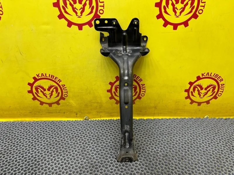 Кронштейн замка капота Volkswagen Touareg 2006 7L0805799D 7LA 2.5 BAC