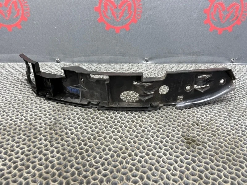 Кронштейн бампера Volkswagen Touareg 2006 7L6807184C 3.0 BKS, передний правый