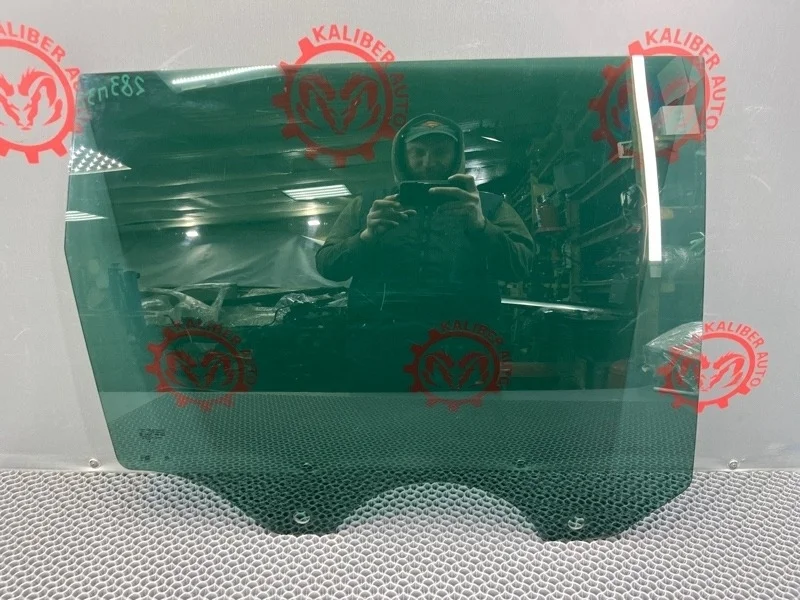 Стекло двери Volkswagen Touareg 2006 7L6845206E 3.0 BKS, заднее правое