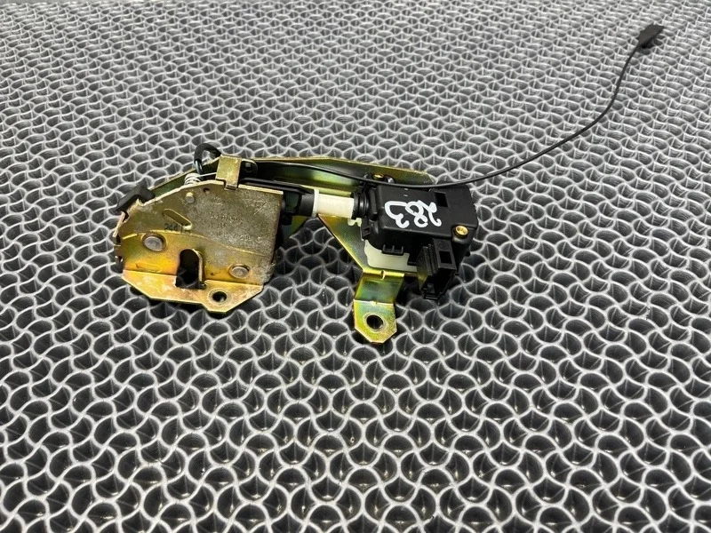 Замок стекла багажника Volkswagen Touareg 2006 7L6827501B 3.0 BKS