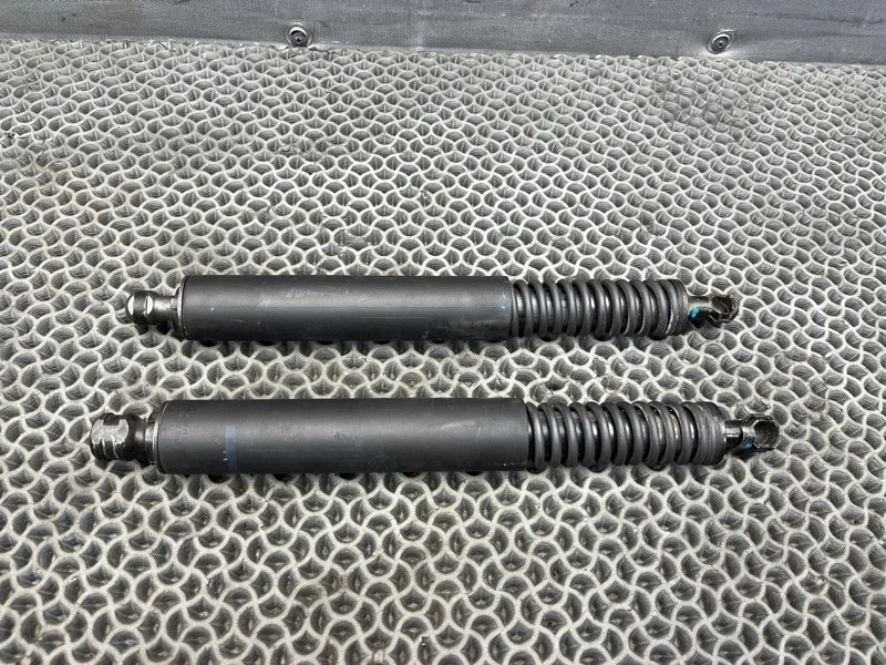 Амортизатор крышки багажника Volkswagen Touareg 2004 7L6827550N 7LA 2.5 BAC 033884