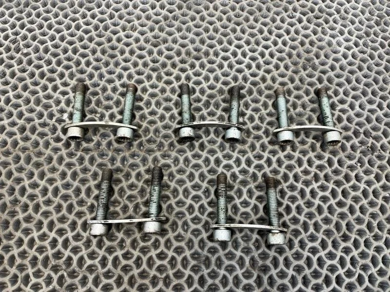 Болт крепления привода Volkswagen Touareg 2004 N90991102 7LA 2.5 BAC 033884