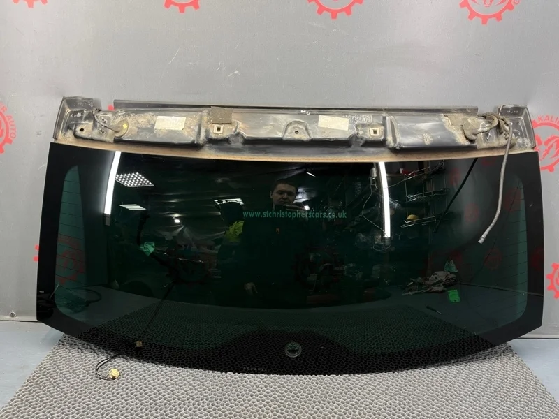 Стекло крышки багажника Volkswagen Touareg 2005 7L6845211BH 7LA 2.5 BAC