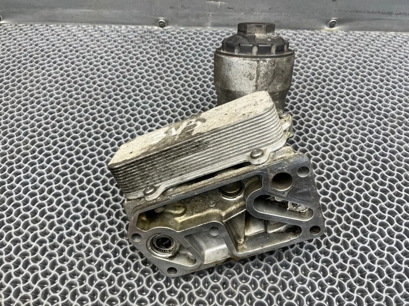 Кронштейн масляного фильтра Volkswagen Touareg 2005 070115389B 7LA 2.5 BAC