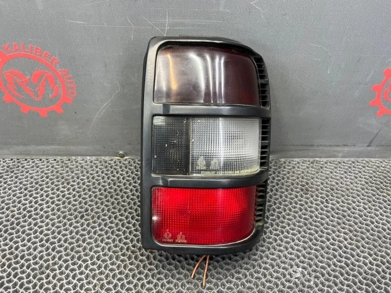Фонарь Mitsubishi Pajero 2 1995 MB831090 3.5 6G74, задний правый