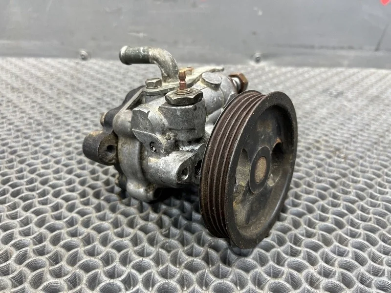 Насос гидроусилителя Mitsubishi Pajero 2 1995 MR133400 3.5 6G74