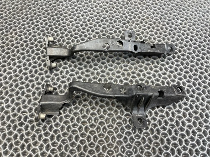 Кронштейн фары Volkswagen Touareg 2006 7L0805733 7LA 2.5 BAC