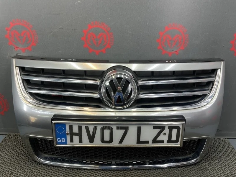 Решетка радиатора Volkswagen Touareg 2007 7L6853651L 7L6 3.0 BKS