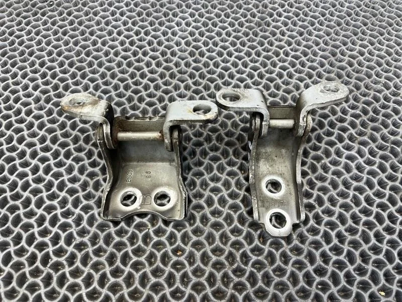 Петля двери Honda CR-V 3 2008 67410SWWE01ZZ 2.0 R20A2, передняя правая