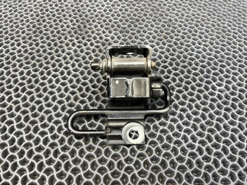 Петля двери Volkswagen Touareg 2007 7L0831411A 7L6 3.0 BKS, передняя левая