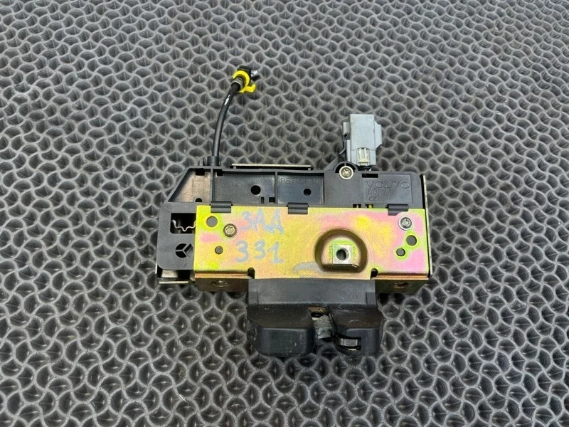 Замок крышки багажника Volvo XC90 2006 30649102 2.4 D5244T