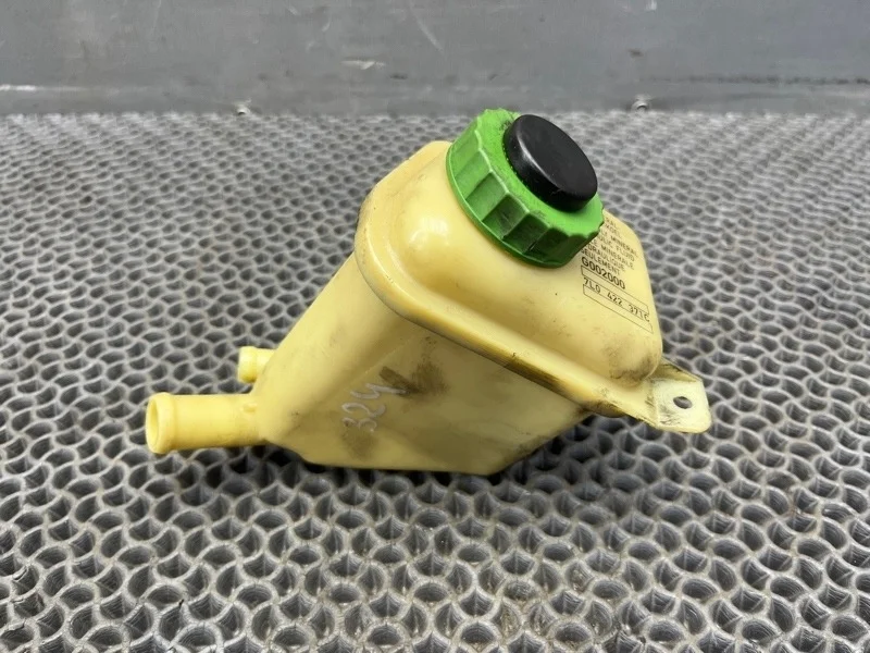 Бачок гидроусилителя Volkswagen Touareg 2006 7L5422371 7LA 2.5 BAC