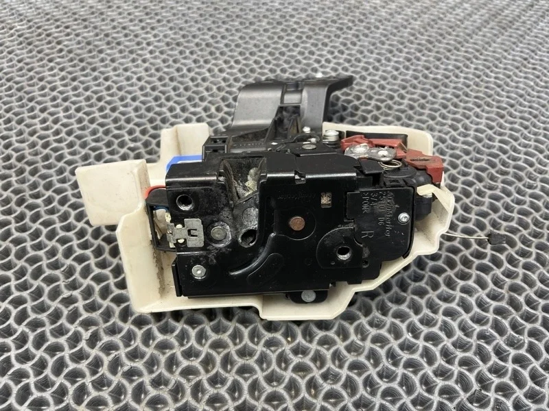 Замок двери Volkswagen Touareg 2007 3D4839016K 7L6 3.0 BKS, задний правый