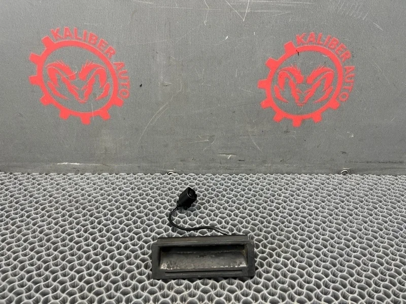 Кнопка открывания багажника Volkswagen Touareg 2005 1J0827566L 7LA 3.2 BMV