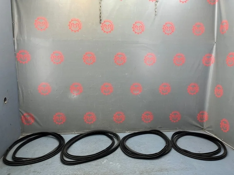 Уплотнительная резинка проема двери Volvo XC70 2008 31278771 2.4 D5244T4