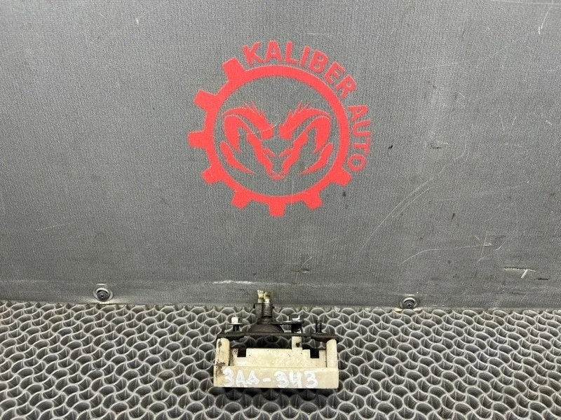 Ручка двери багажника Mitsubishi Pajero 4 2007 MR230032 V98W 4M41