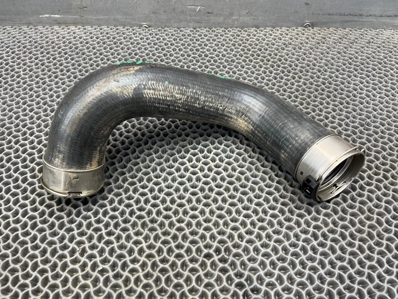 Патрубок интеркулера/турбины Nissan Pathfinder 2011 144635X04B R51M 2.5 YD25DDTI