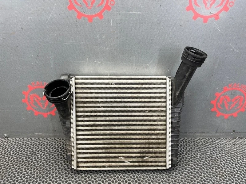 Интеркулер Audi Q7 2007 7L6145804A 3.0 BUG, правый