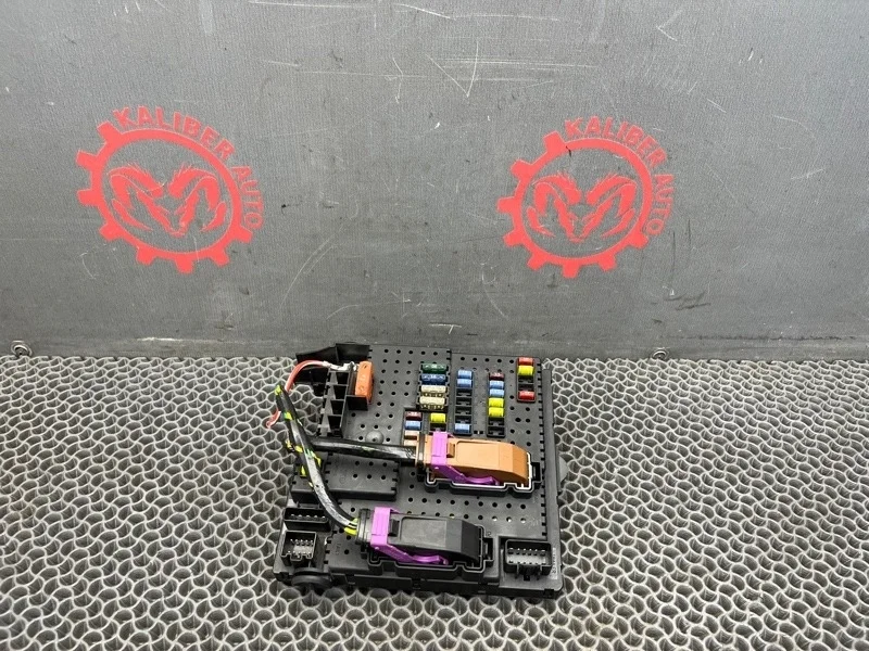 Блок предохранителей Volvo XC90 2006 30728512 2.4 D5244T 322802