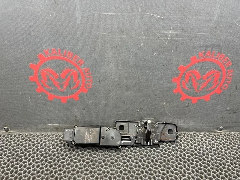 Ответная часть замка багажника Audi Q7 2007 4F9827383B 3.0 BUG