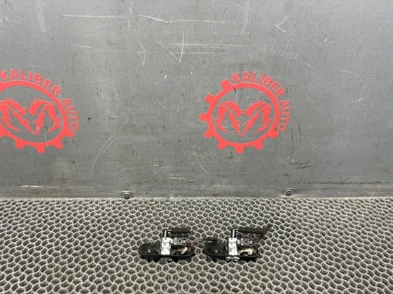 Форсунки омывателя стекла Audi Q7 2007 8J0955987G 3.0 BUG, передние