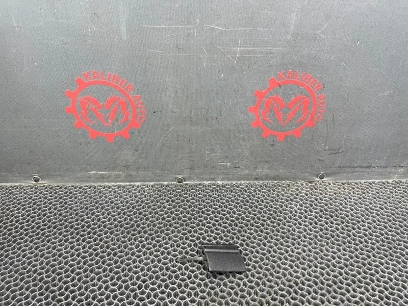 Заглушка буксировочного крюка Volkswagen Touareg 2005 7L6807155A 7LA 2.5 BAC, передняя левая