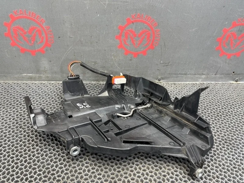 Кронштейн фары Volkswagen Touareg 2005 7L6941614C 7LA 2.5 BAC, передний правый