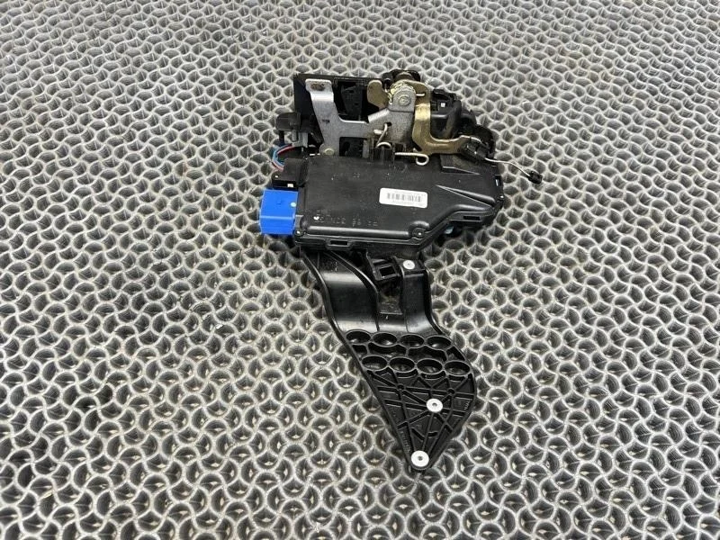 Замок двери Volkswagen Touareg 2005 3D2837016S 7LA 2.5 BAC, передний правый