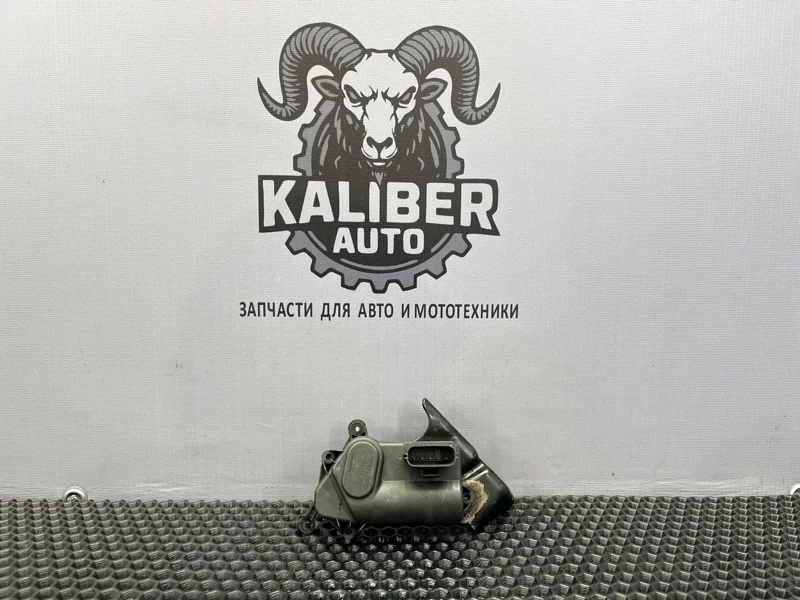 Механизм изменения длины впускного коллектора Volvo XC70 2008 30756100 2.4 D5244T4