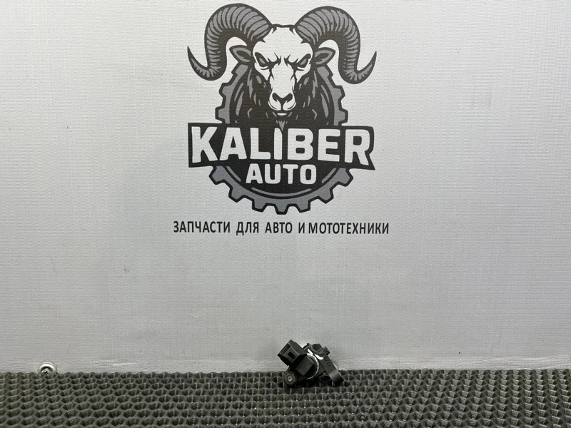 Датчик положения коленвала Volvo XC90 2011 31331765 2.4 D5244T18 930665