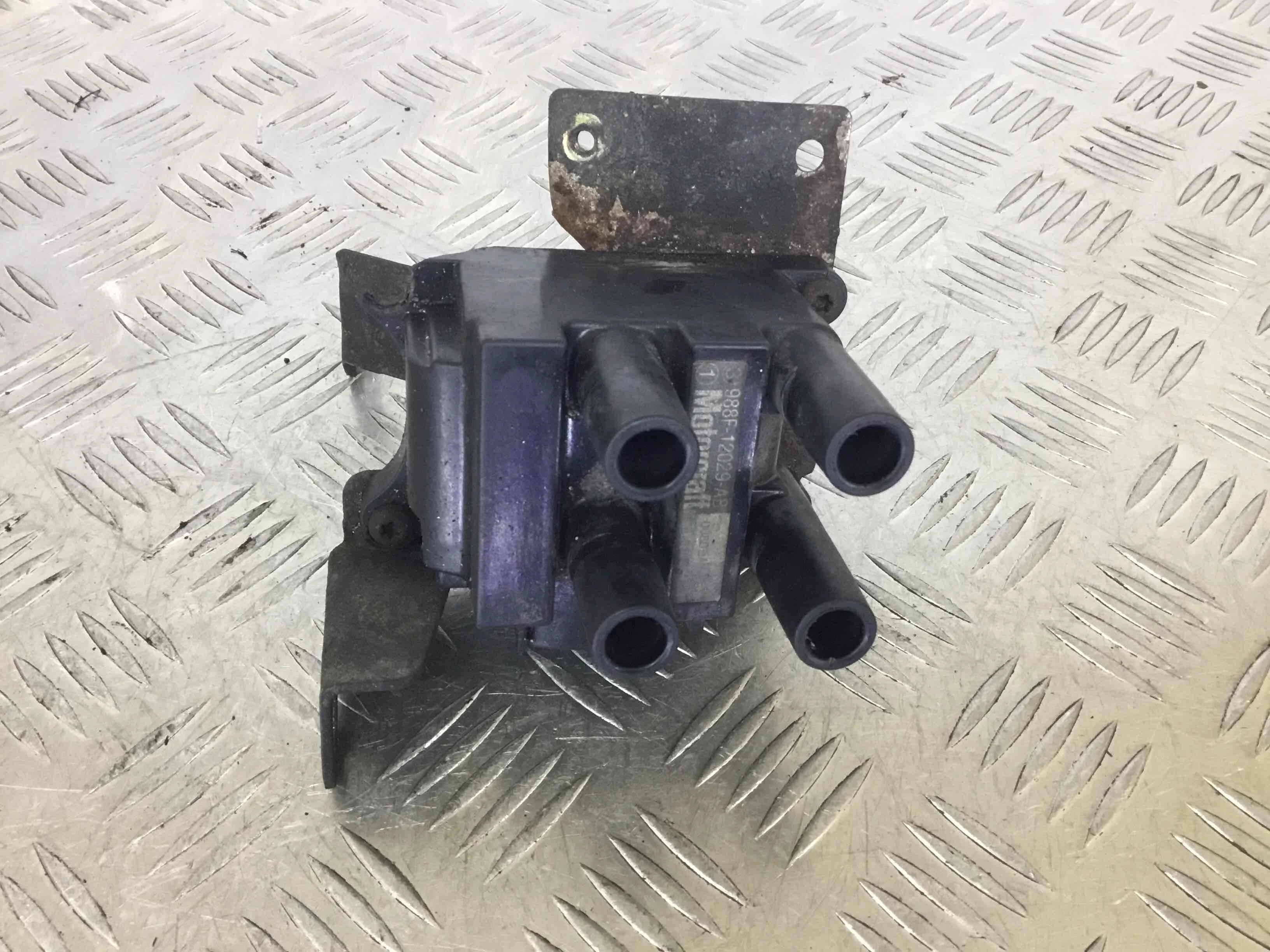 Катушка зажигания Ford Focus 1 поколение (1998-2001) бензин 1.8 i Механика Х/б