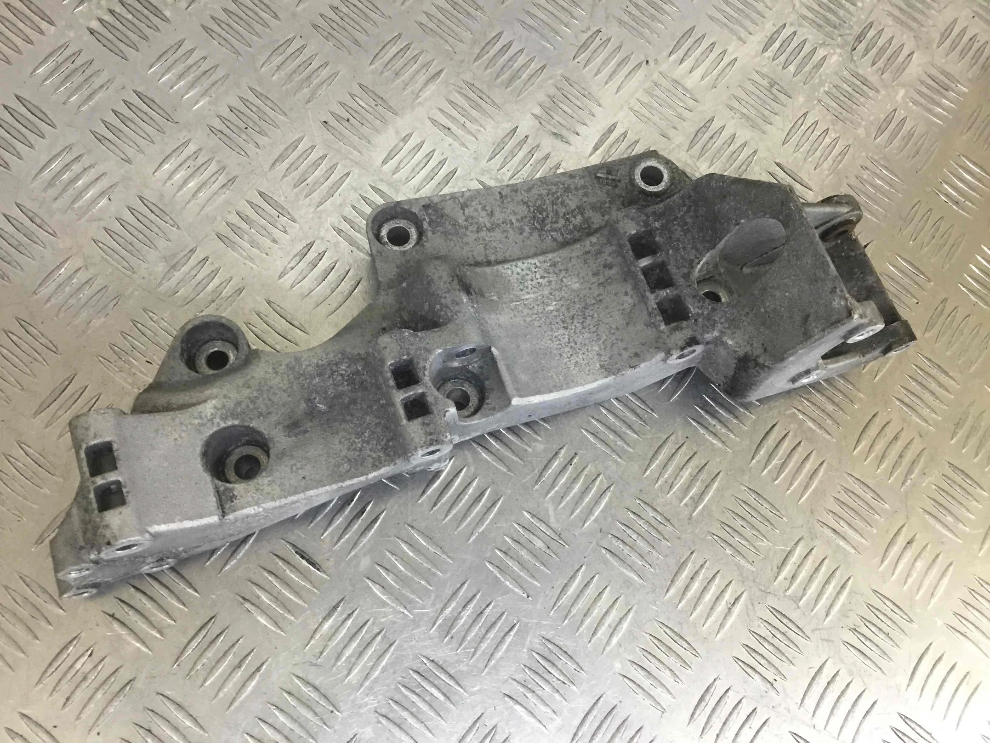 Кронштейн генератора Audi A3 8L (1996-2000) бензин 1.6 i Механика Х/б