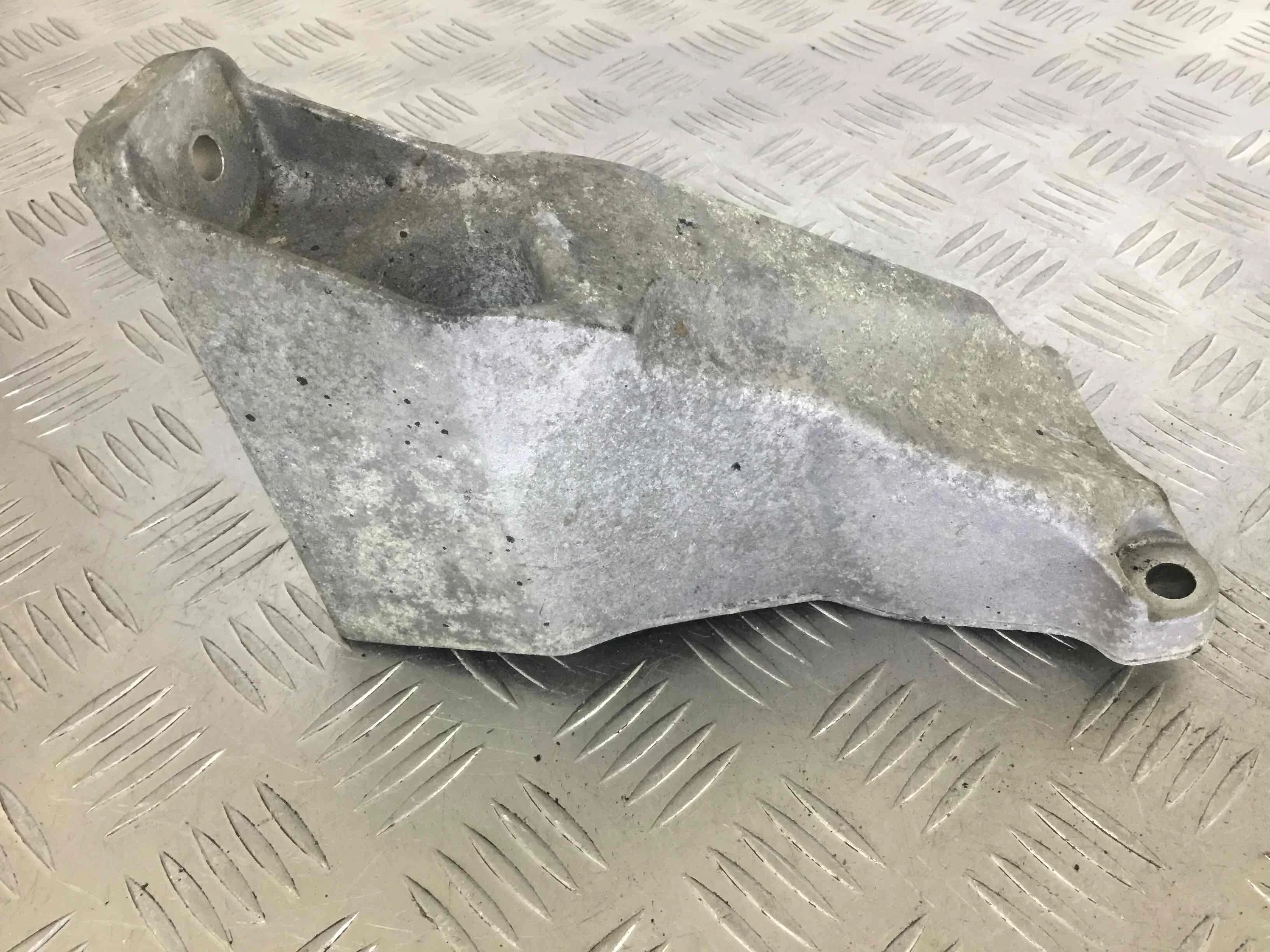 Кронштейн двигателя Volkswagen Passat B5 (1996-2000) дизель 1.9 TDI Механика Универсал