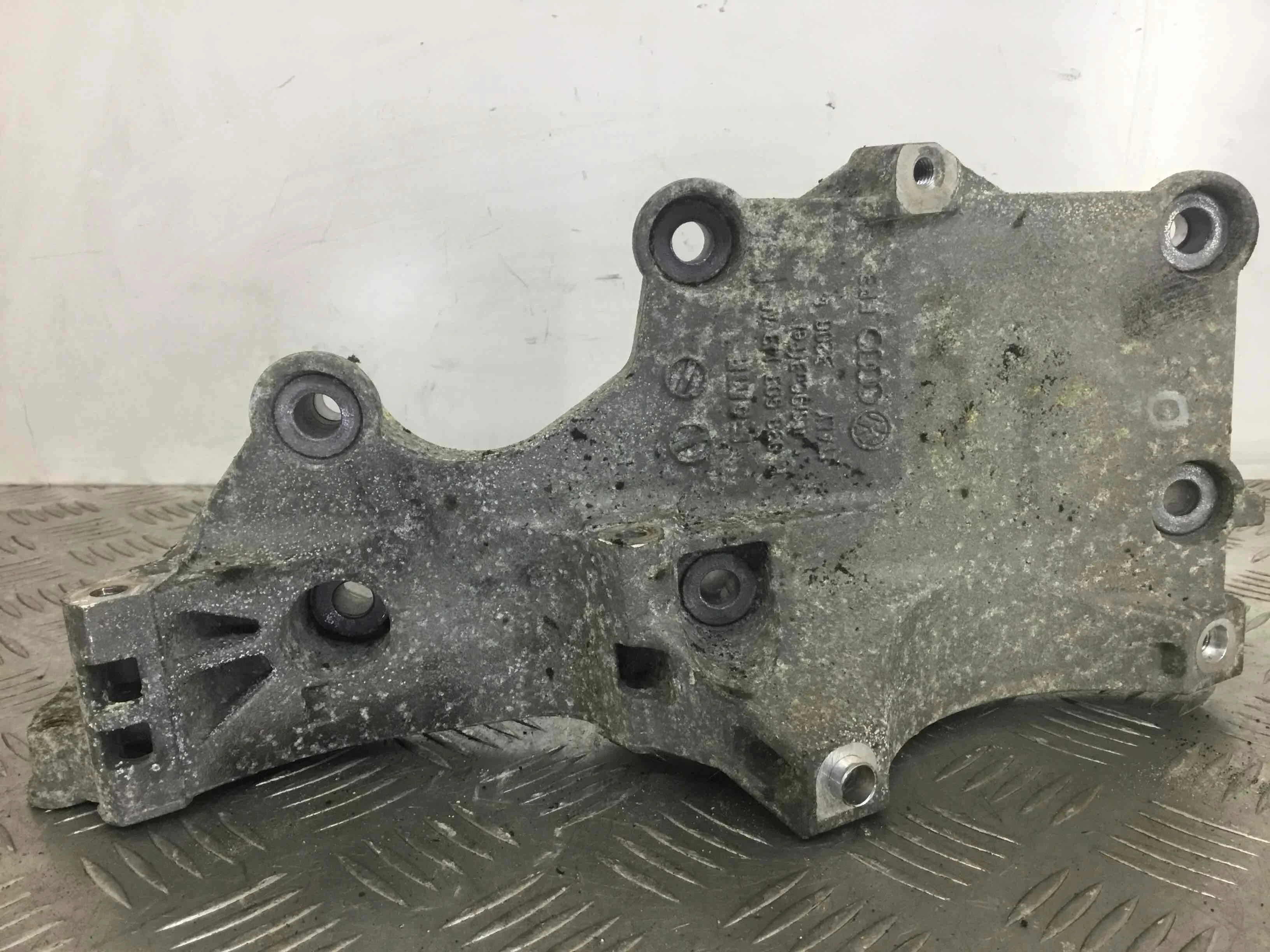 Кронштейн генератора Volkswagen Touran 1 поколение [рестайлинг] (2006-2010) дизель 1.9 TDE Механика Минивэн