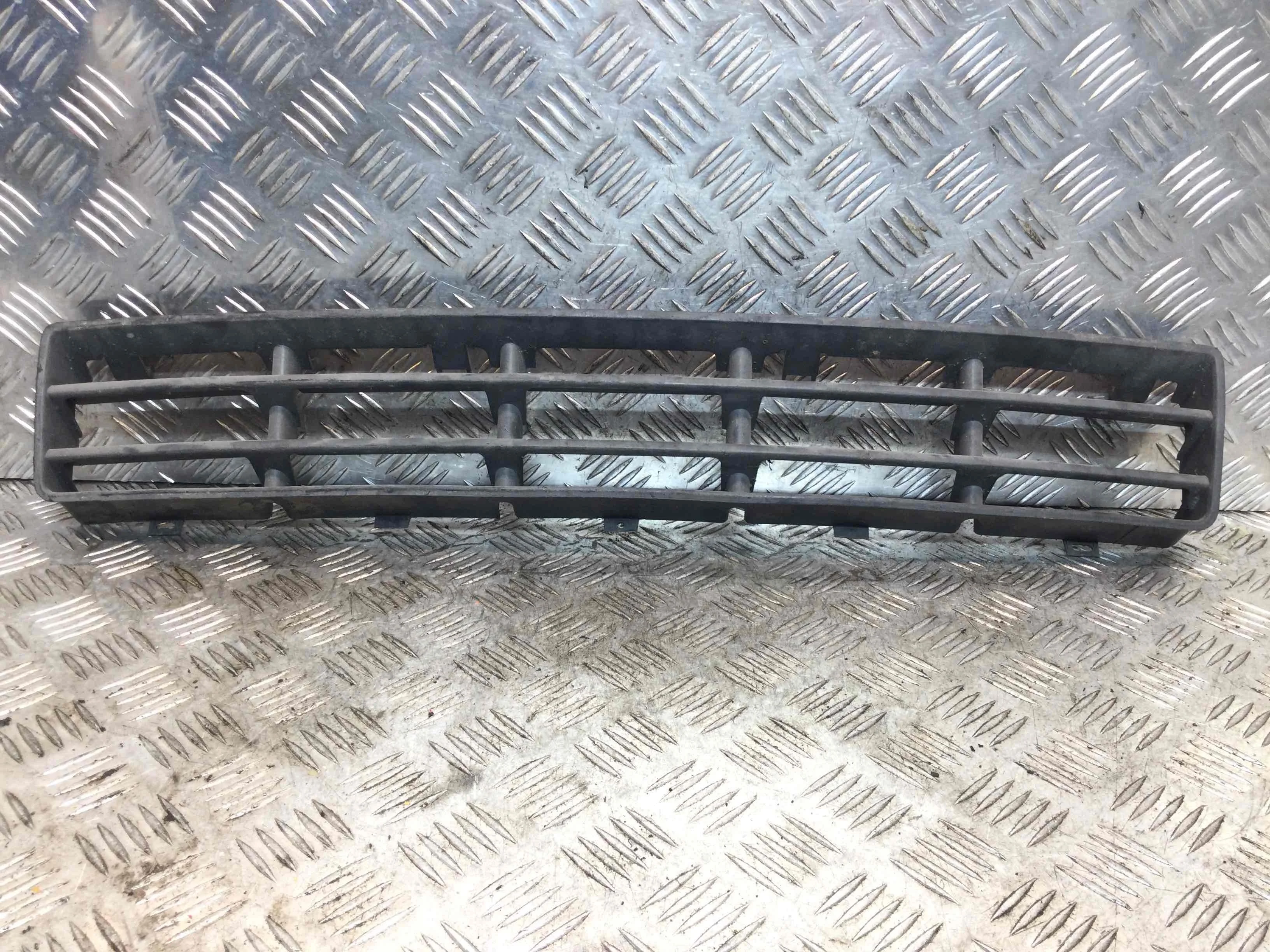 Заглушка (решетка) в бампер передний Audi A3 8L (1996-2000) бензин 1.6 i Механика 3-дв, х/б