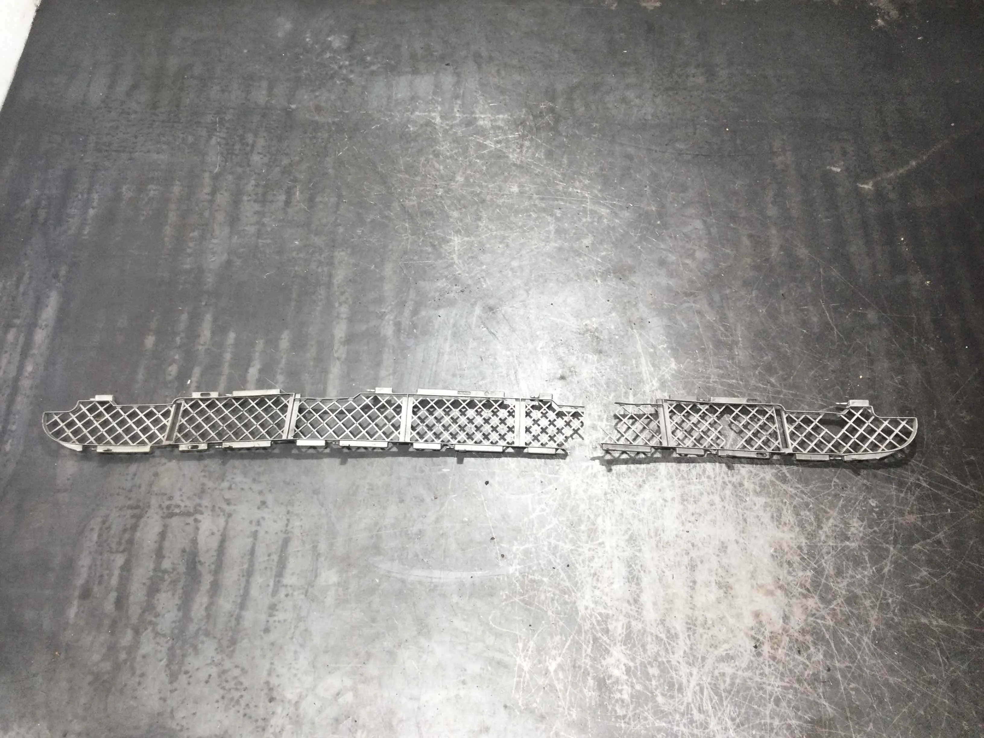 Заглушка (решетка) в бампер передний BMW X5 E53 (1999-2003) дизель 3.0 TDI Автомат Внедорожник