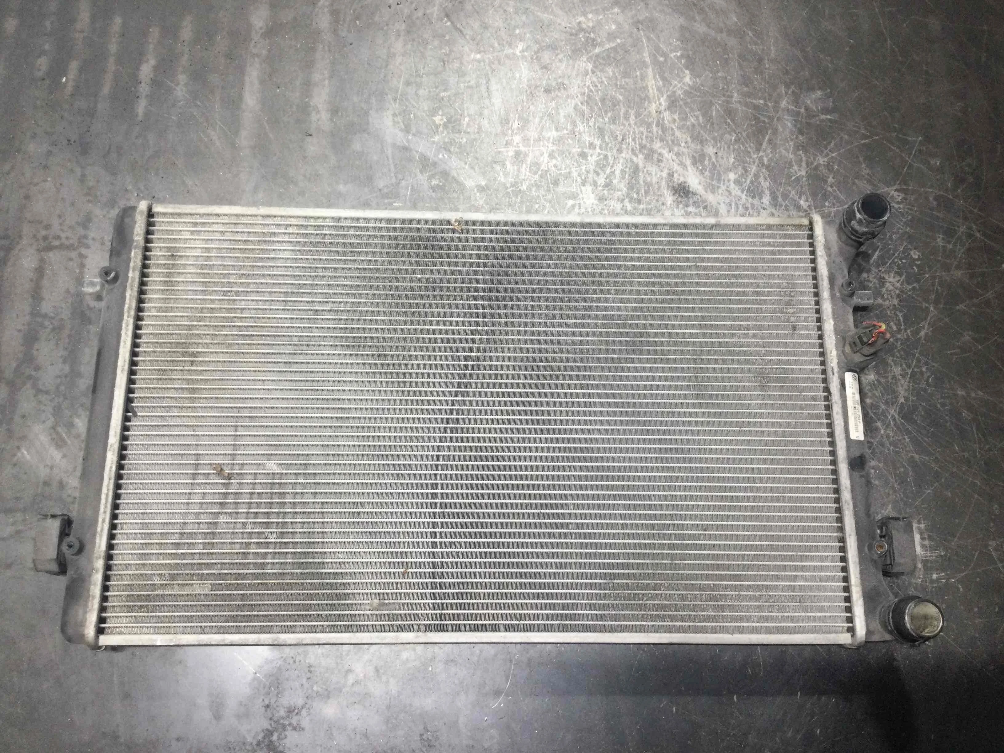 Радиатор (основной) Volkswagen Golf 4 поколение (1997-2004) бензин 1.6 i Автомат Х/б