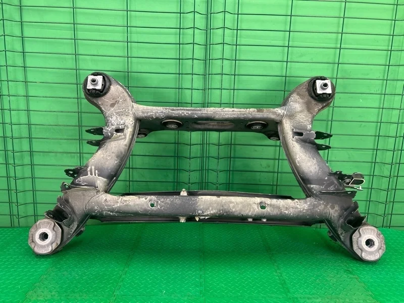 Балка Mercedes-Benz W212