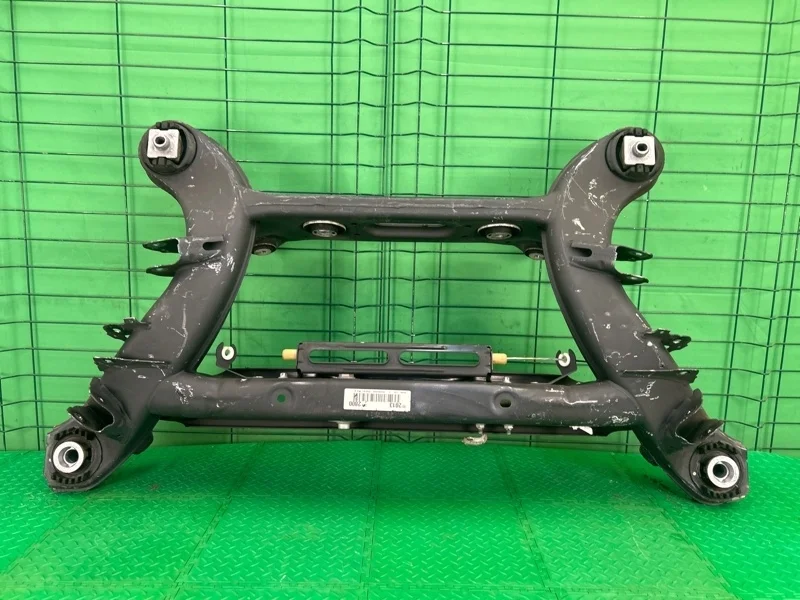 Балка Mercedes-Benz W204